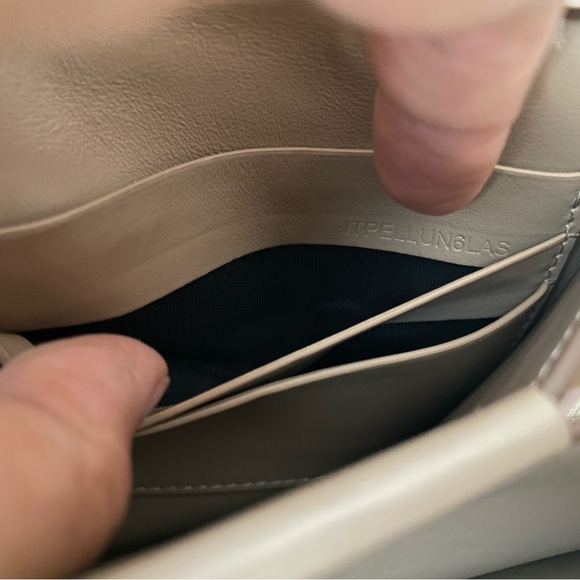 BURBERRY SMALL MONOGRAM MOTIF LEATHER CROSSBODY BAG. - Picture 15 of 16